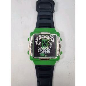 NEW KIDS MOJANG MINECRAFT FLASHING LIGHT UP DIAL METALLIC & GREEN WATCH